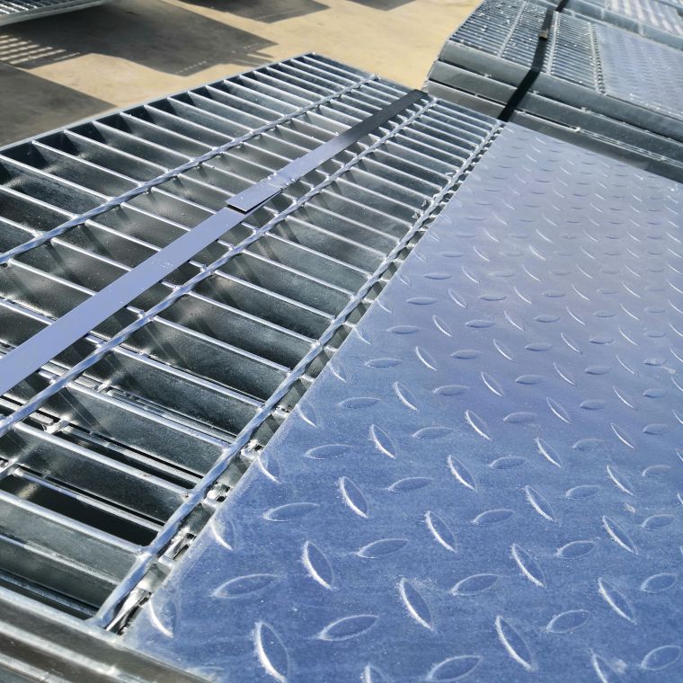 1632902662873088261.jpg 钢格栅板.jpg