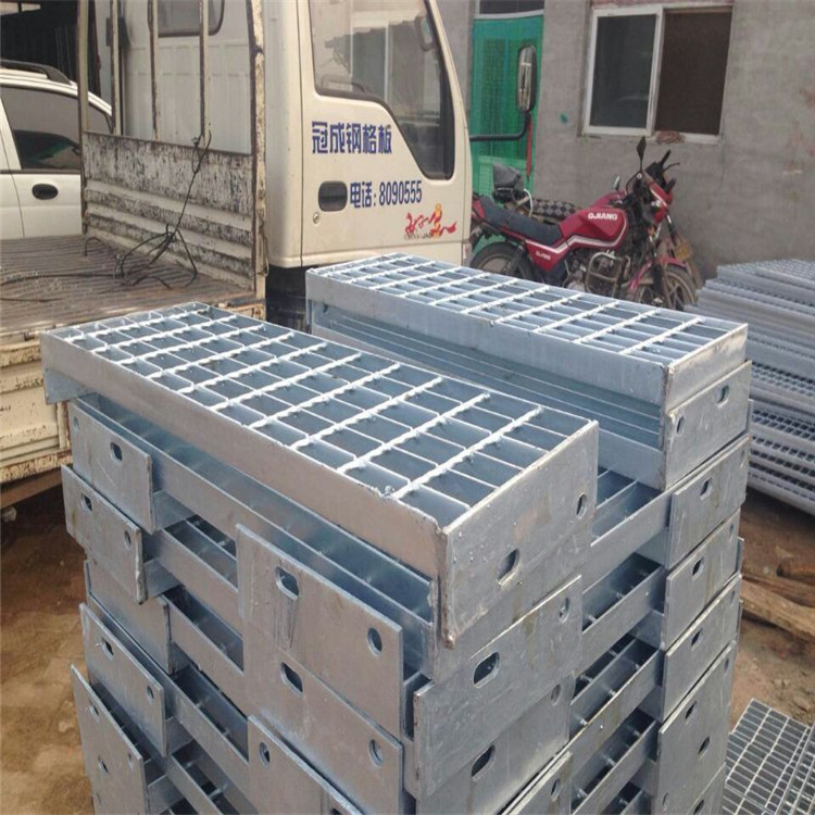 1632982353780017421.jpg 热镀锌踏步板 (5).jpg